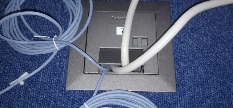 OAフロア化工事で配線をスッキリさせませんか？