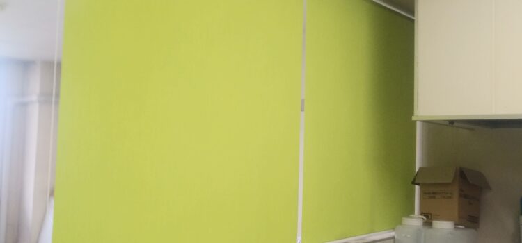 ロールスクリーンの設置をしました。