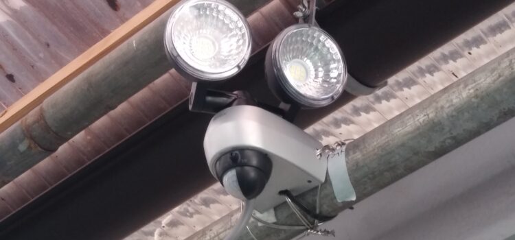 センサーライトを設置しました。