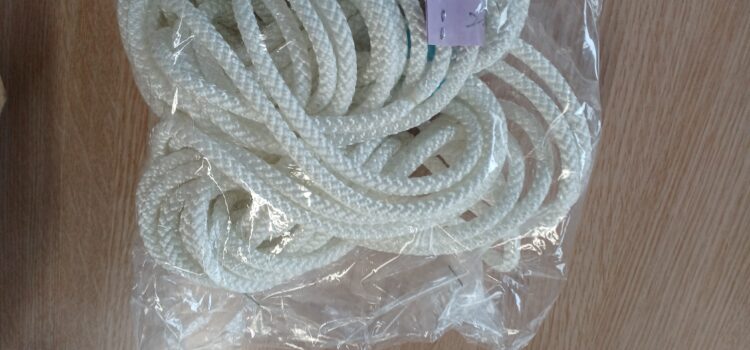 ブラインドの操作コードを交換しました。