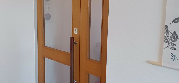 建付けの悪いドアを直します！