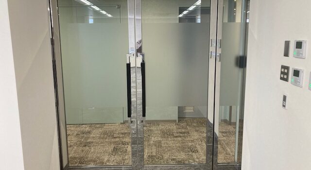 フィルム貼り付け施工もお任せ下さい！